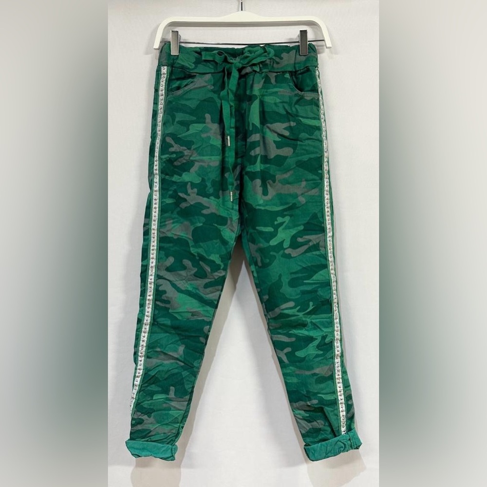 (6770-KEL) CAMOUFLAGE CRINKLE JOGGER WITH STUD SIDE STRIPE